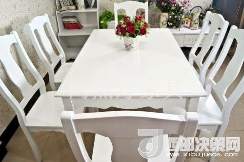 喜欢白色餐桌 但椅子该如何搭配？