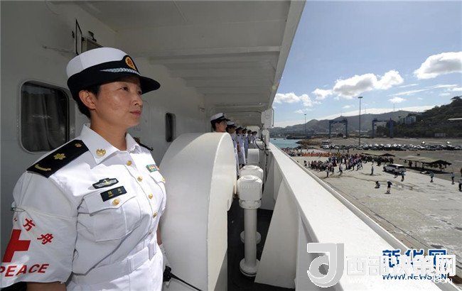 中国海军和平方舟医院船时隔4年再抵巴新