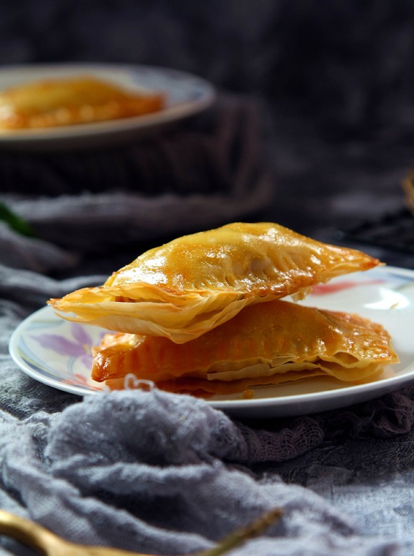 馄饨皮苹果派成品图