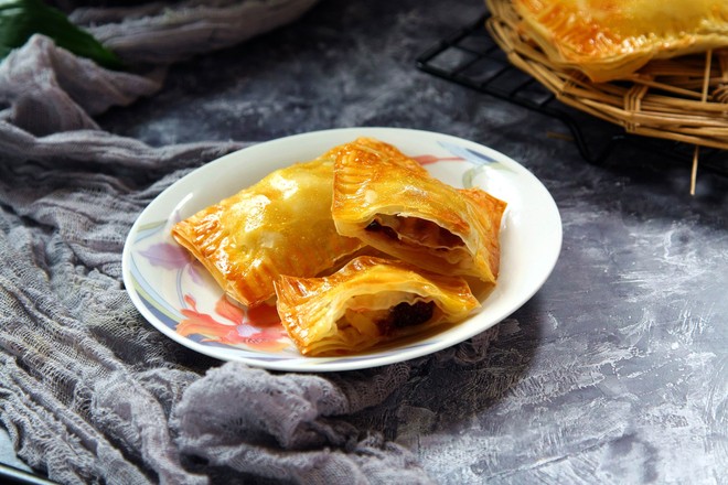 馄饨皮苹果派成品图