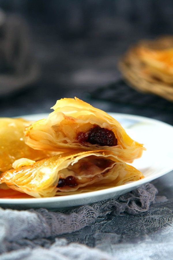 馄饨皮苹果派成品图