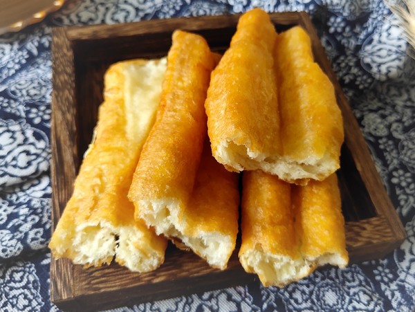 简单快手炸油条成品图