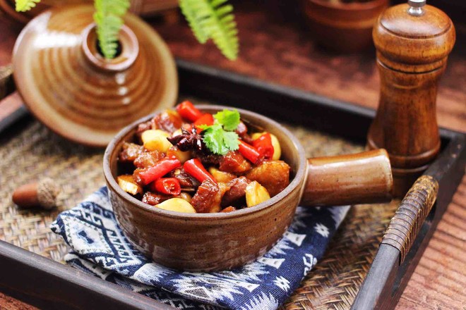 红烧牛肉炖大蒜成品图