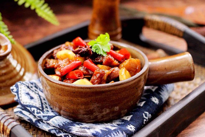 红烧牛肉炖大蒜成品图