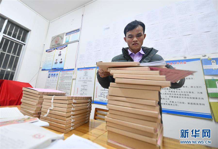 （决战决胜脱贫攻坚·图文互动）（1）另一种“逆行”——广西5300余名驻村第一书记提前返岗投身“两线作战”