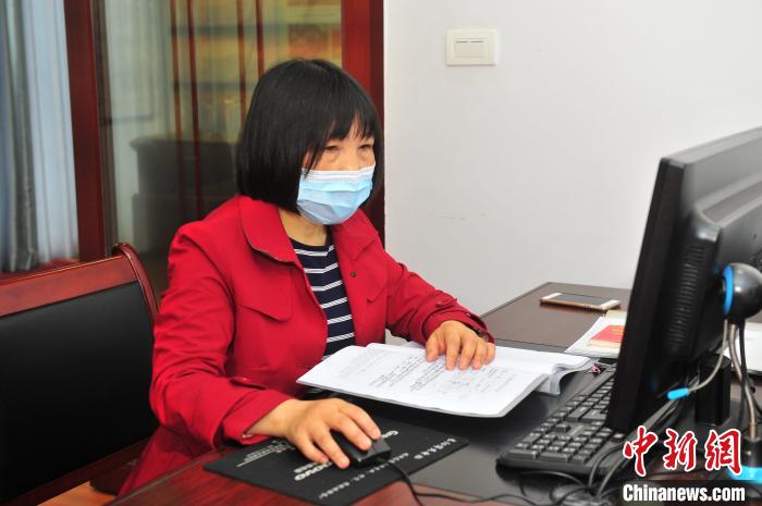 全国人大代表刘发英：助大山里贫困孩子圆上学梦