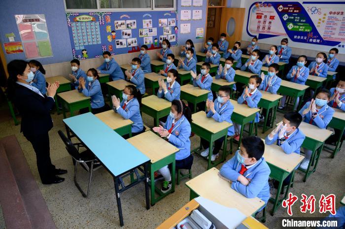 学校是人群密集场所，山西省疫情防控工作领导小组要求，要周密闭环做好疫情防控。　韦亮 摄