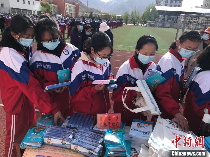 图为西藏自治区应急管理厅在学校开展安全生产宣传(资料图)。西藏自治区应急管理厅 供图
