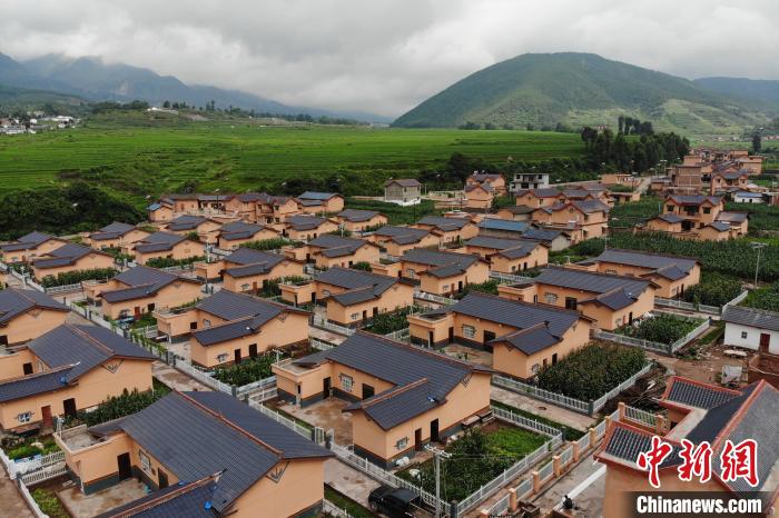 四川凉山深度贫困村“凤凰涅槃”变为幸福美丽新村