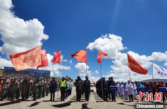 青海举行玉树地震十周年纪念综合应急演练