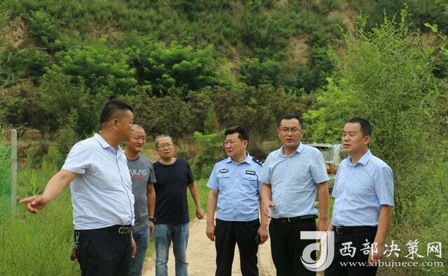 渭南潼关县副县长公安局长白涛检查指导防汛工作