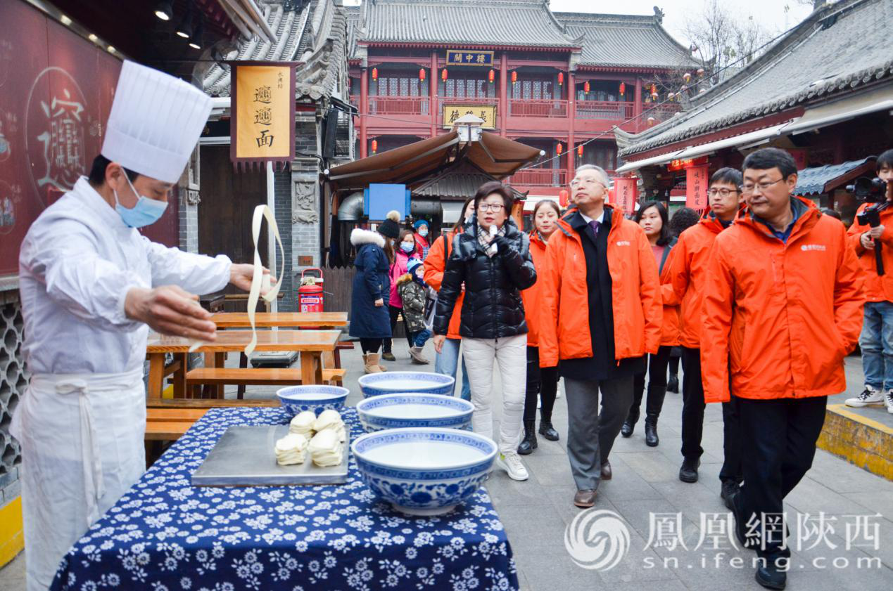 走读团在永兴坊体验“一站式咥美陕西”