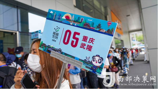 重庆武隆景区迎来旅游复苏 检票等环节均有工作人员实