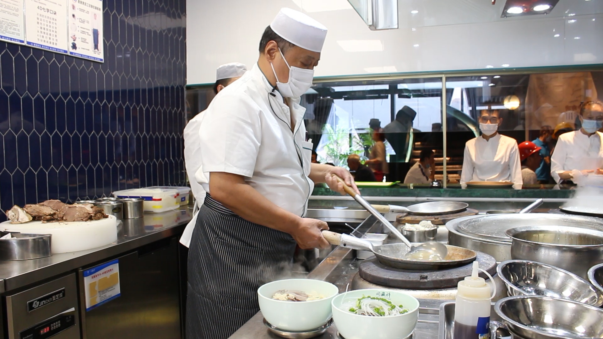 【陕菜大师和他们的拿手菜】乌平：“知足者常乐，食客爱吃我做的牛羊肉泡馍，就是我最大的满足”_fororder_图片7