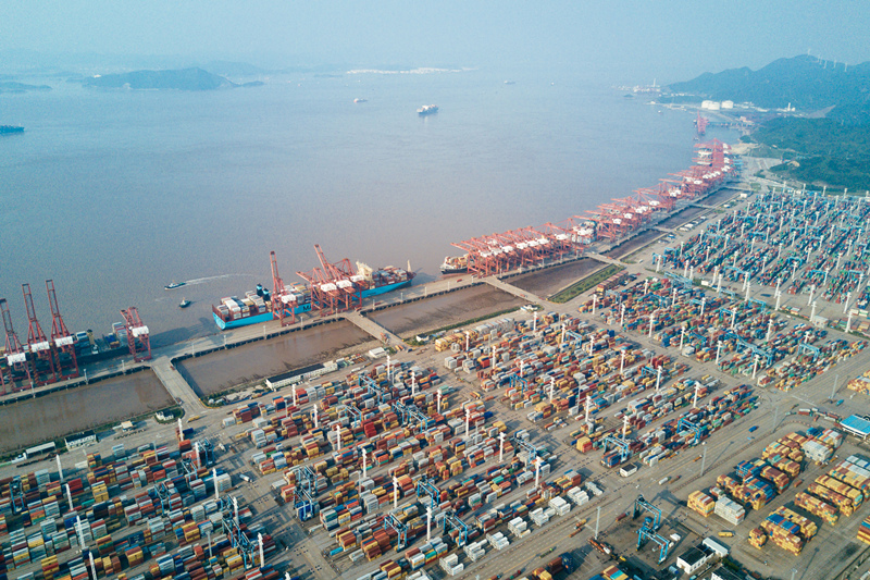 这是2017年5月9日拍摄的宁波舟山港穿山港区集装箱码头。