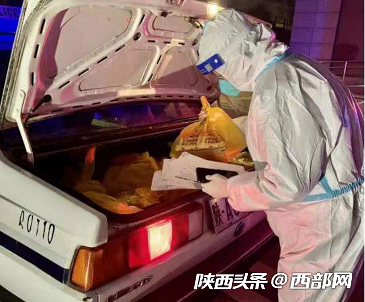 正在上传... 1de3c8d8f699428a2bc1a30808308f6d.png